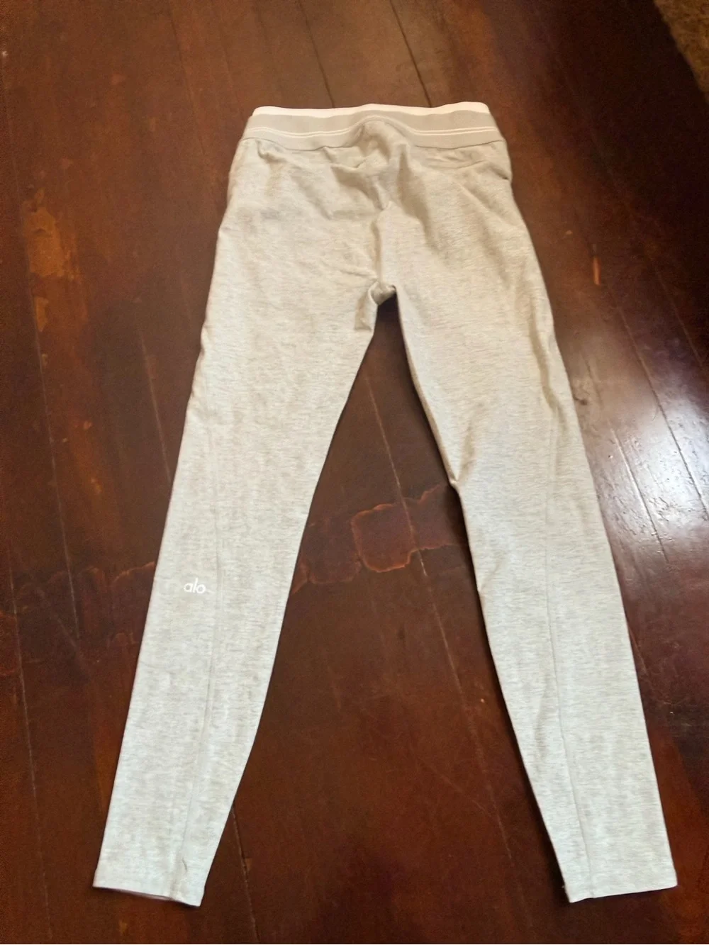 ALO Yoga soft stretch